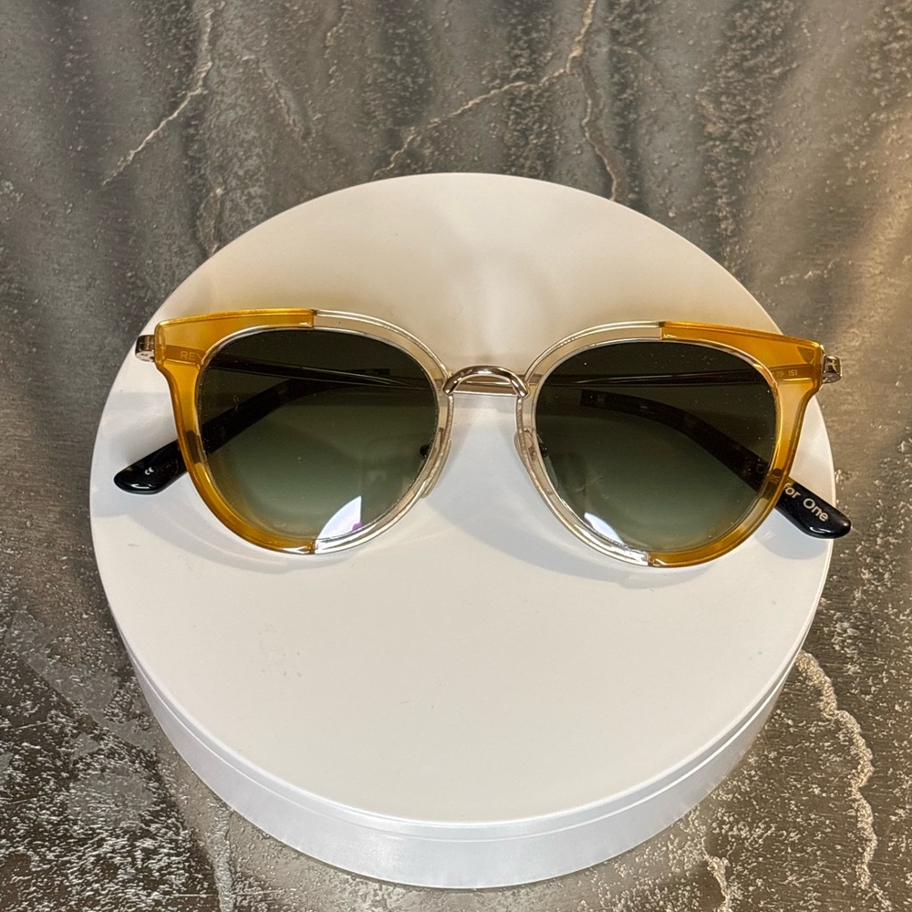 Toms Women’s Rey Cat-Eye Sunglasses EUC